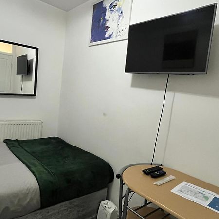 Home Away Londen Buitenkant foto