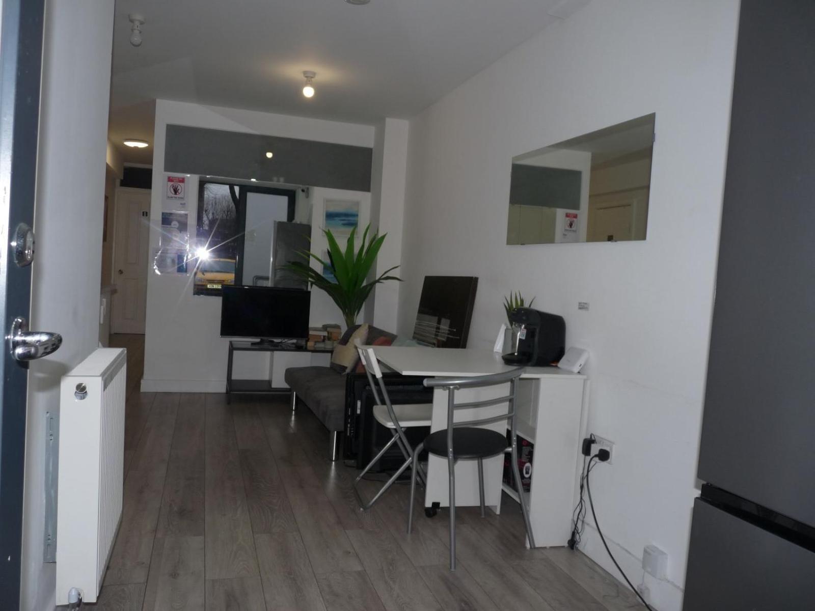 Home Away Londen Buitenkant foto