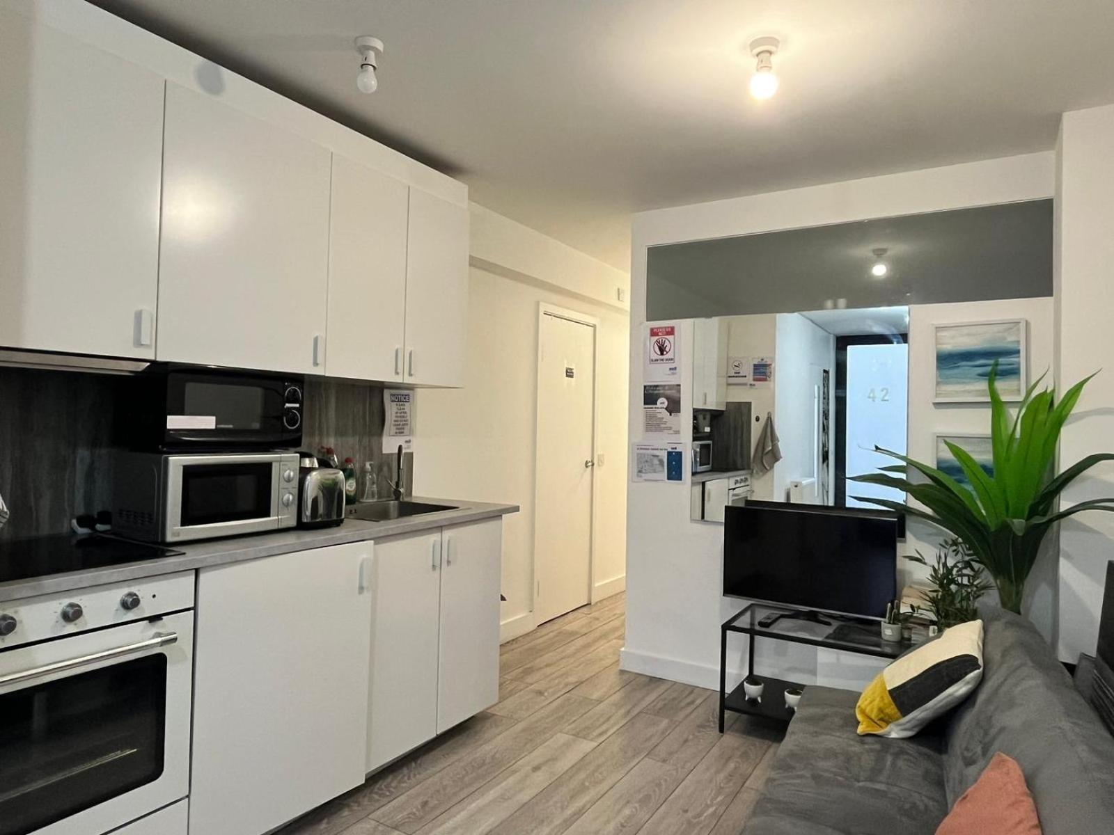 Home Away Londen Buitenkant foto